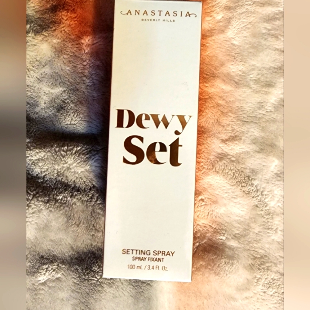 Anastasia setting spray
